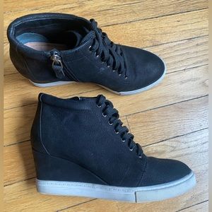Calson Axel black wedge sneaker